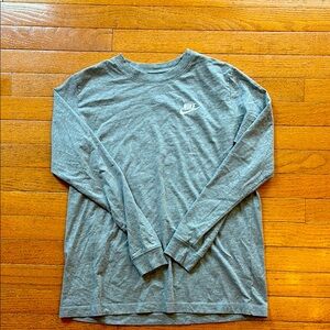 Boys Nike long sleeve T-shirt. Size XL. Worn once. EUC gray